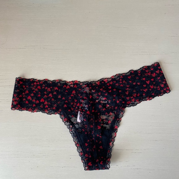 NWT Victoria’s Secret black lace thong with hearts - small - Picture 4 of 5